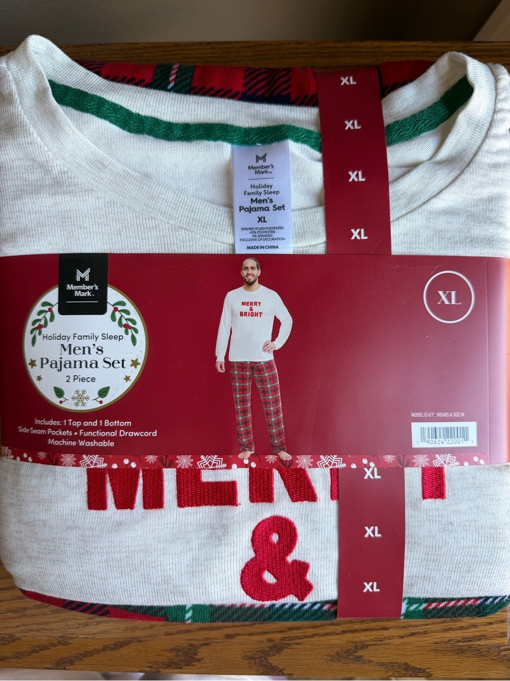 Member's Mark Men’s Holiday Pajama Set - White and Red